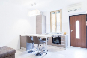 Brand, new and fully furnished apt Milano